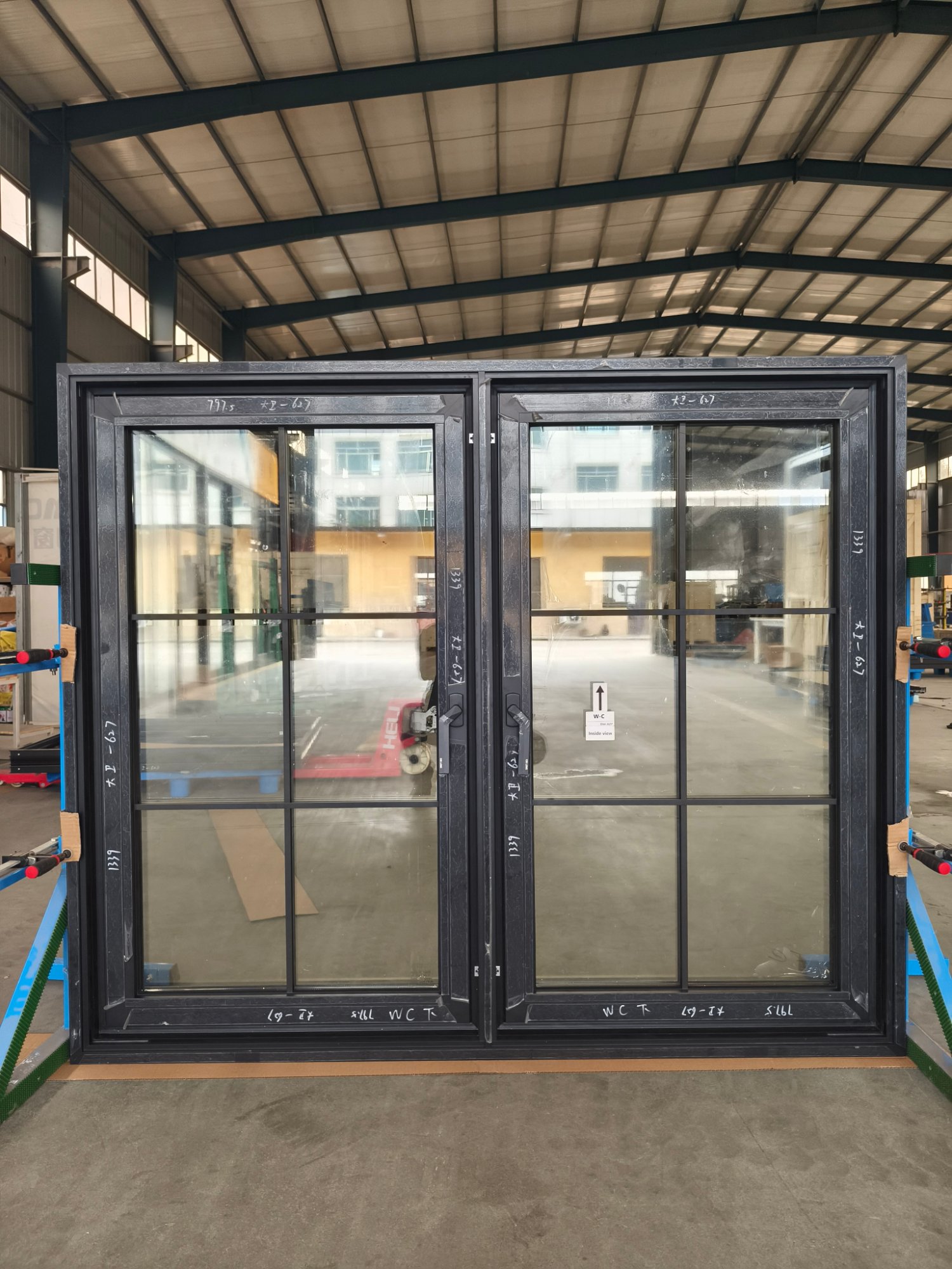 SAINTY™ Triple-Pane Aluminum Casement Windows - Exterilr grills in outswing window-1