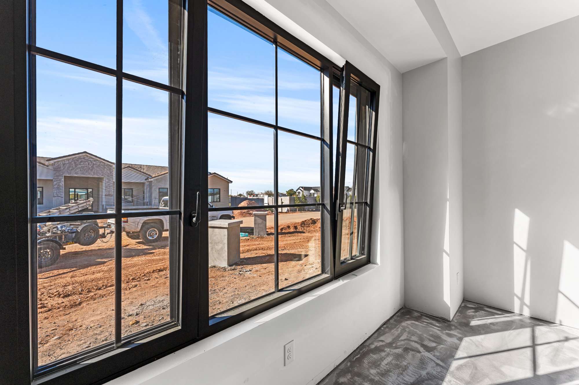 SAINTY™ Powder Coated Aluminum Casement Windows - 1031 W Geneva Drive Tempe Arizona 85282