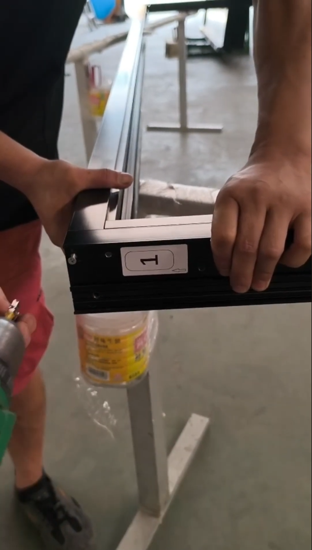 SAINTY™ 11-step quality control and protective export crating for US residential bi-fold door orders.
